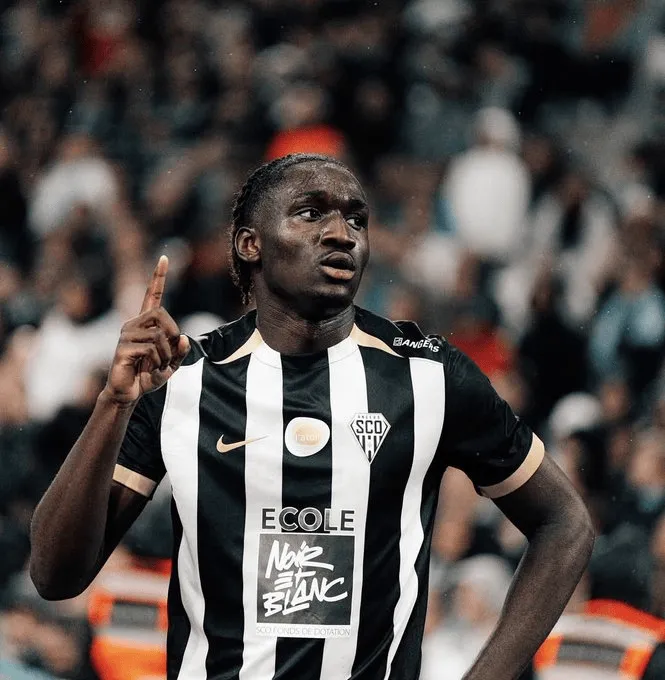 开云体育保障-水晶宫400万租借费+1200万买断报价谢里夫，昂热要3000万欧